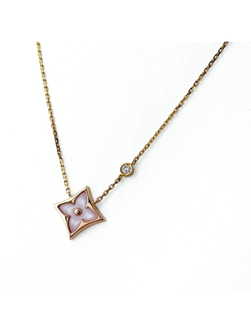 Louis Vuitton Color Blossom BB Yellow Gold Shell Diamond Pendant